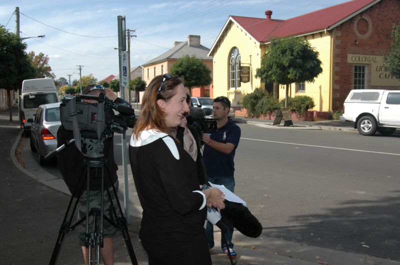 dsc_0713dstvfilming TV reporter gets ready