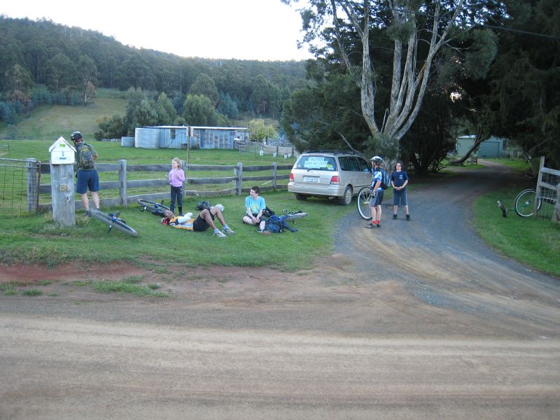 img_1151dsrestingatthegateway Resting at the gate